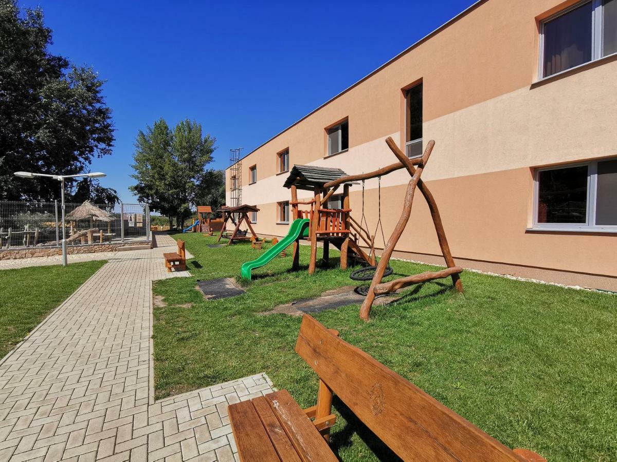 Malkia Penzion Orechová Potôň Esterno foto